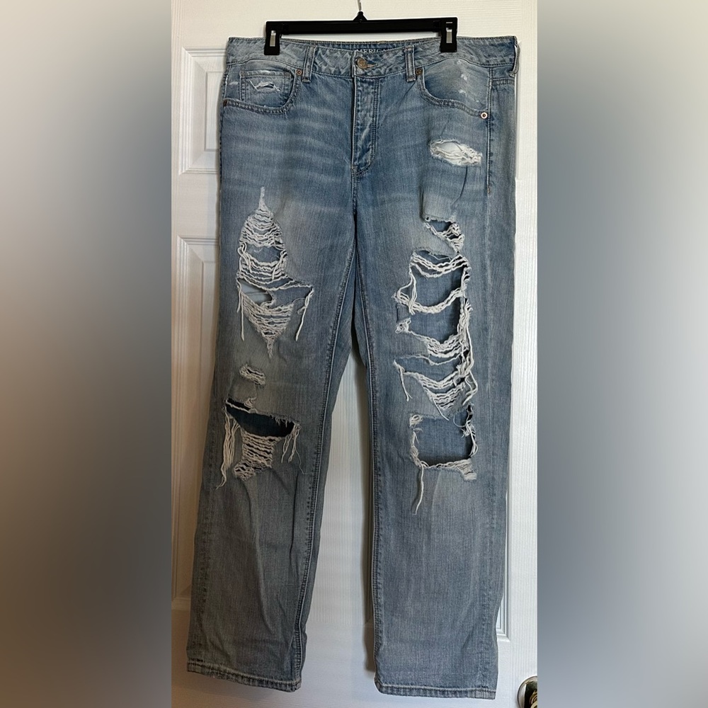 American Eagle Distressed Light Wash Button Fly “Tomgirl” Fit Jeans-Size 14